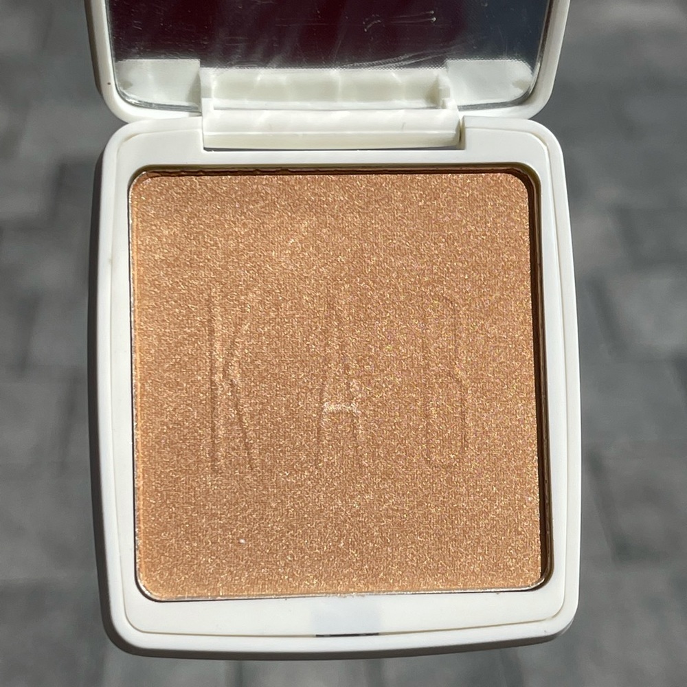 KAB Cosmetics Pressed Glow Powder *Gold Digger*